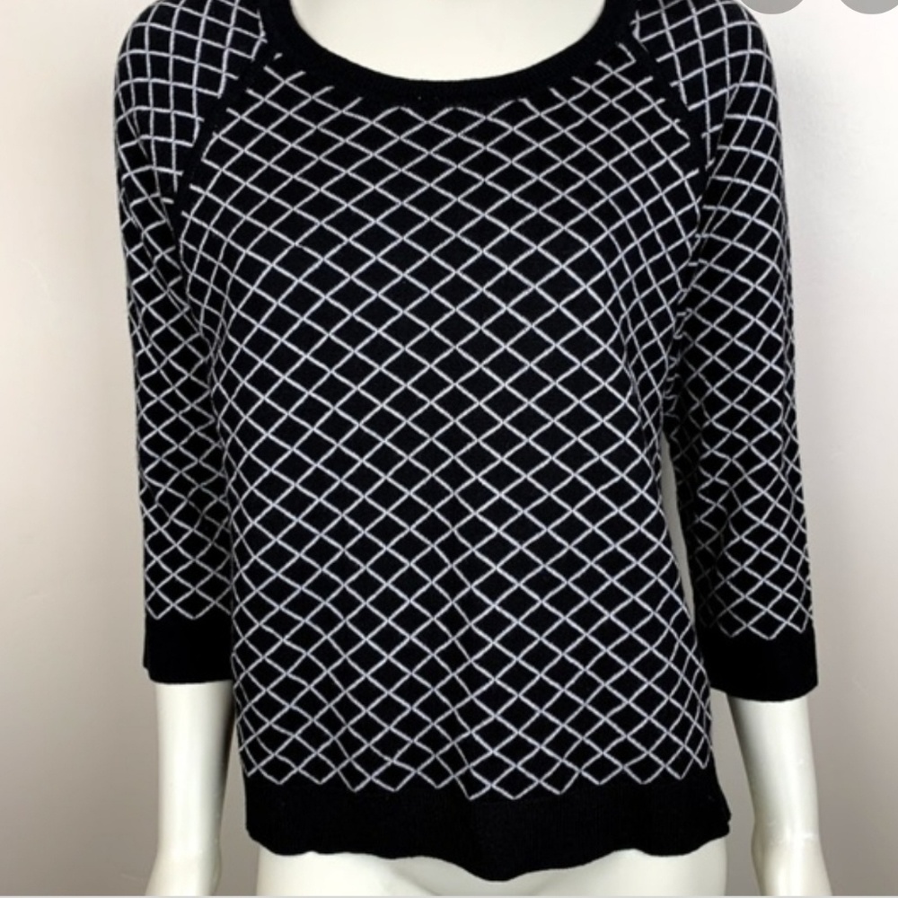 Philosophy white lattice or diamond design